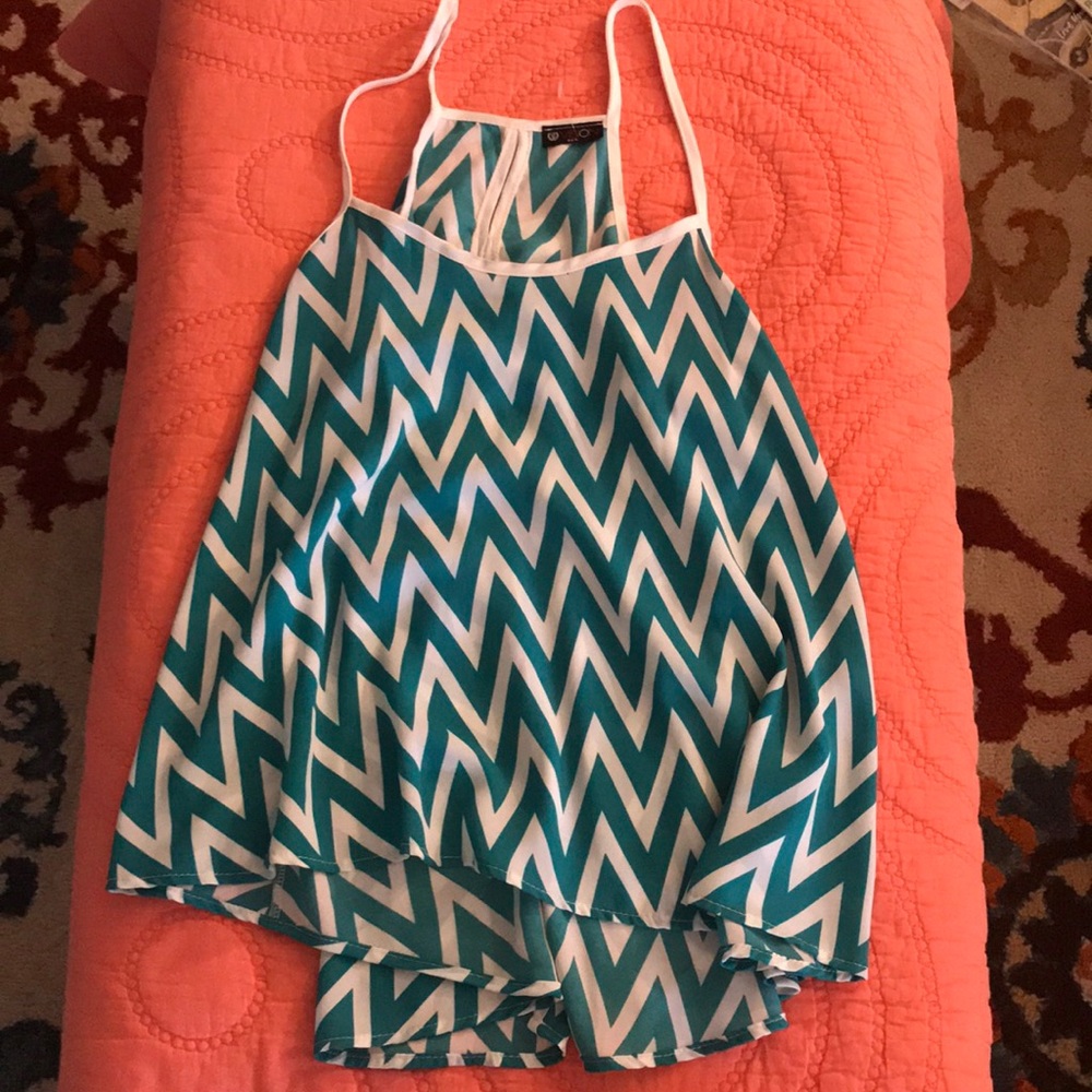 Vision size medium chevron open back bow back top